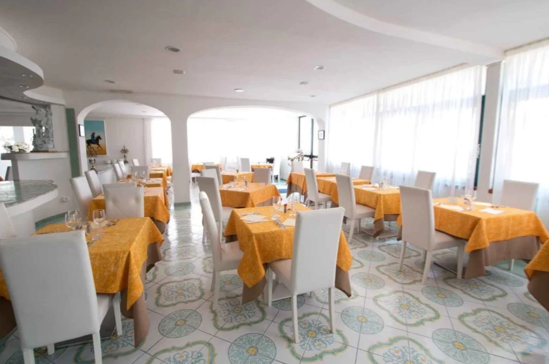Offerte Lastminute Agosto al Park Hotel La Villa Forio: hotel 4 stelle vicino al mare e alla spiaggia.